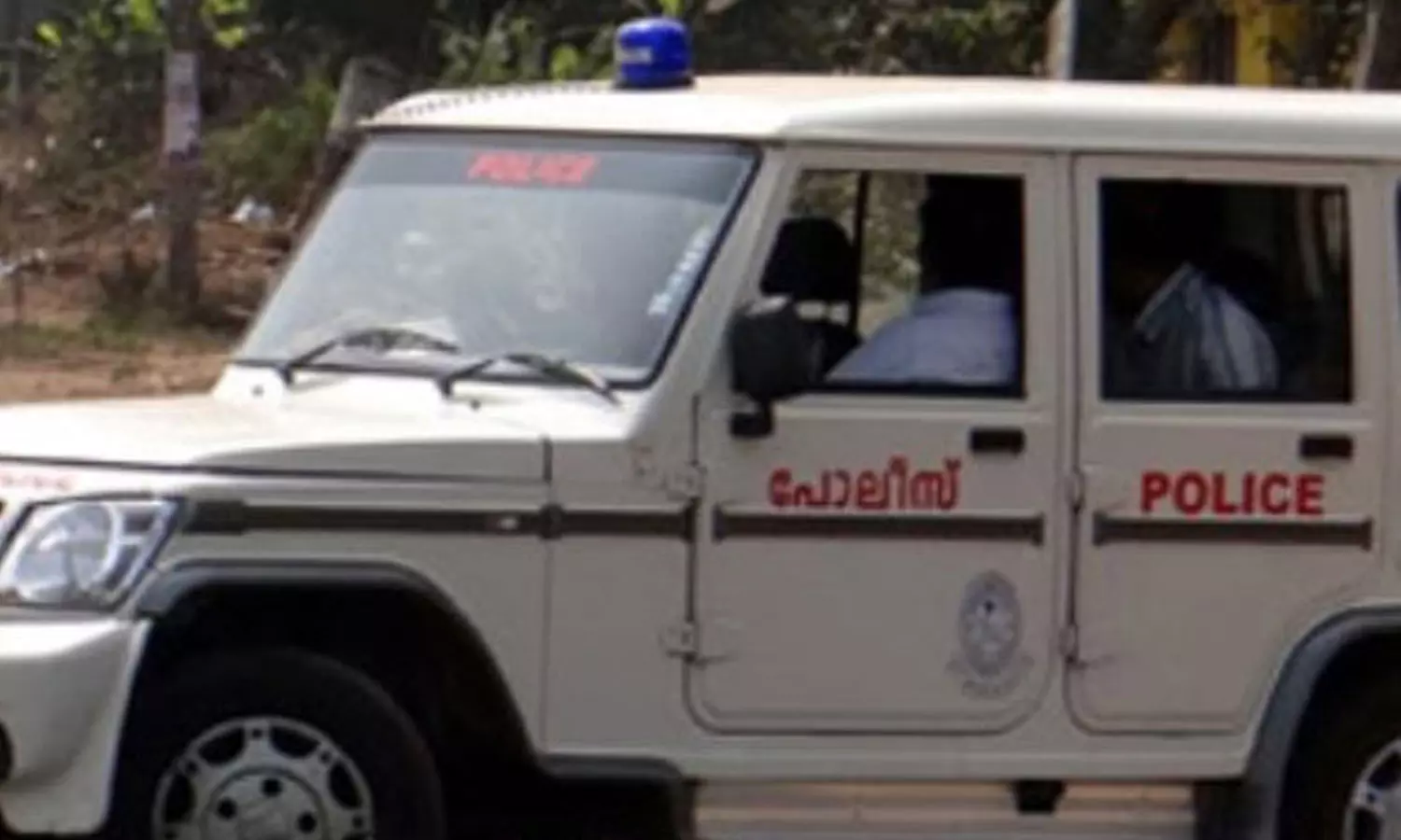 മലപ്പുറത്ത് സ്കൂള് വിദ്യാർഥിയെ ആക്രമിച്ച പൊലീസുകാർക്ക് സസ്പെൻഷൻ മലപ്പുറത്ത് സ്കൂള് വിദ്യാർഥിയെ ആക്രമിച്ച പൊലീസുകാർക്ക് സസ്പെൻഷൻ