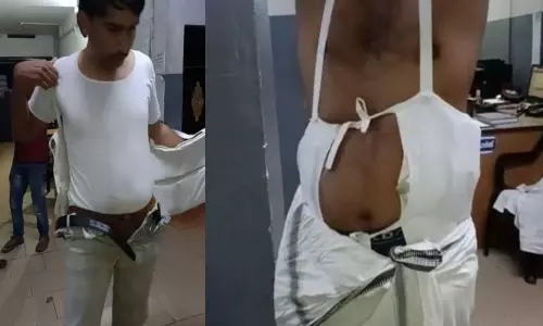 മലപ്പുറത്ത് രേഖയില് ഇല്ലാത്ത 50 ലക്ഷം രൂപ പിടികൂടി മലപ്പുറത്ത് രേഖയില് ഇല്ലാത്ത 50 ലക്ഷം രൂപ പിടികൂടി