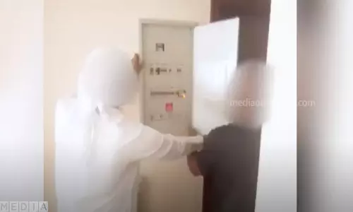 വീട്ടിൽ 3.5 ലക്ഷം ദിർഹമിന്റെ കവർച്ച; അജ്മാനിൽ രണ്ട് പേർ അറസ്റ്റിൽ വീട്ടിൽ 3.5 ലക്ഷം ദിർഹമിന്റെ കവർച്ച; അജ്മാനിൽ രണ്ട് പേർ അറസ്റ്റിൽ