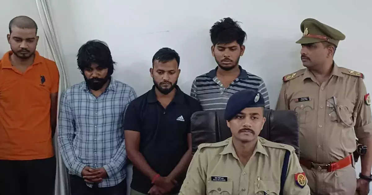 ഹോട്ടല് മുറിയില് ഒളിക്യാമറ വെച്ച് സ്വകാര്യദൃശ്യങ്ങള് പകര്ത്തി ഭീഷണി: നാലു പേര് അറസ്റ്റില് ഹോട്ടല് മുറിയില് ഒളിക്യാമറ വെച്ച് സ്വകാര്യദൃശ്യങ്ങള് പകര്ത്തി ഭീഷണി: നാലു പേര് അറസ്റ്റില്