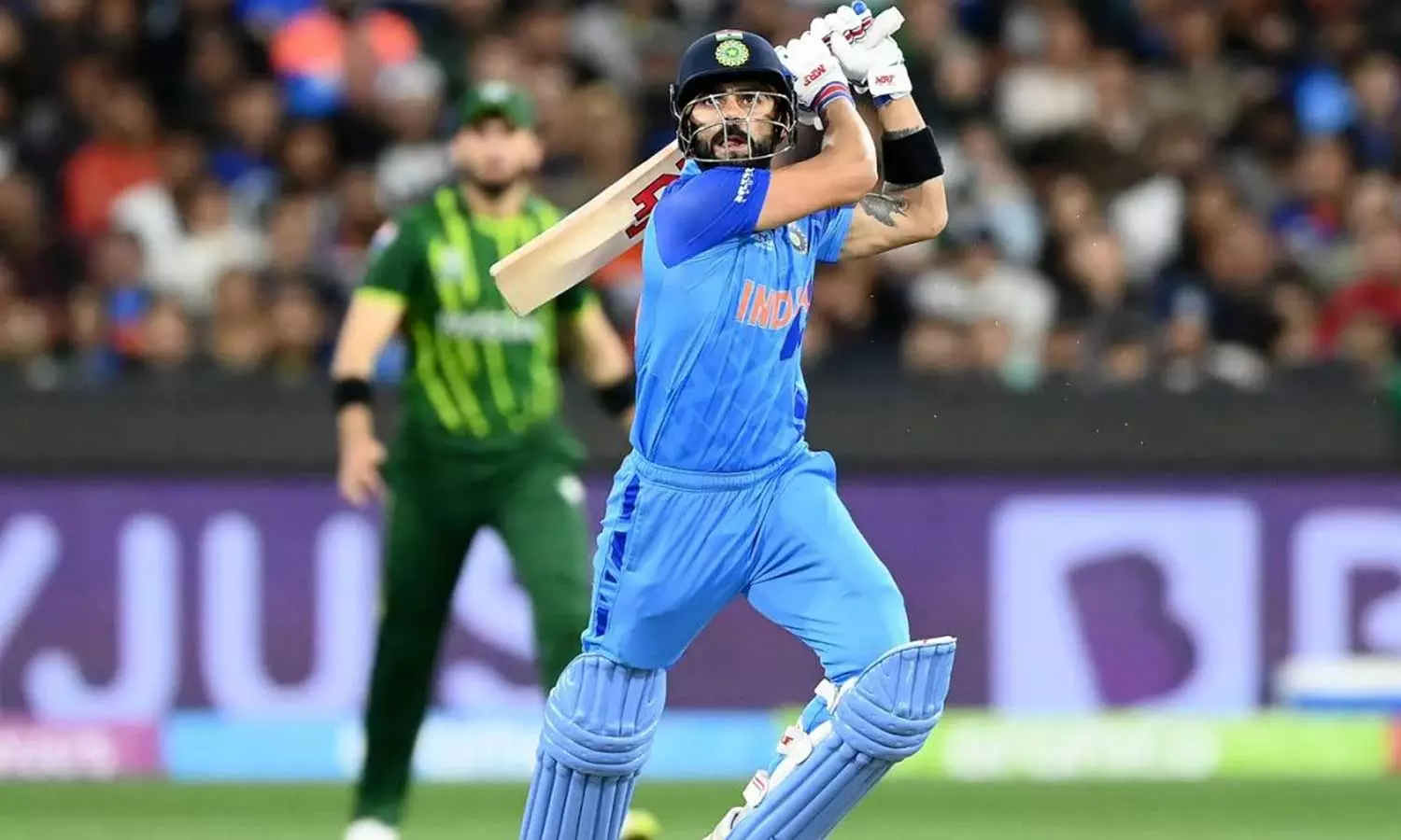 വിരാടം... ത്രില്ലര് പോരില് ഇന്ത്യയ്ക്ക് ത്രസിപ്പിക്കുന്ന ജയം വിരാടം... ത്രില്ലര് പോരില് ഇന്ത്യയ്ക്ക് ത്രസിപ്പിക്കുന്ന ജയം