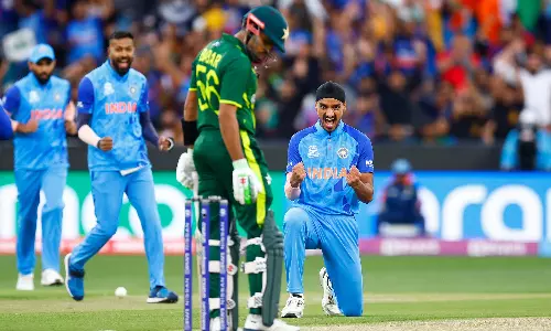 ബാബർ അസം ഗോൾഡൻ ഡക്ക്; ഇന്ത്യക്ക് മികച്ച തുടക്കം