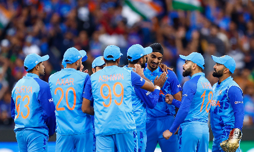 15 റൺസിനിടെ ഓപണർമാരെ നഷ്ടം; പാകിസ്താന് തകർച്ച