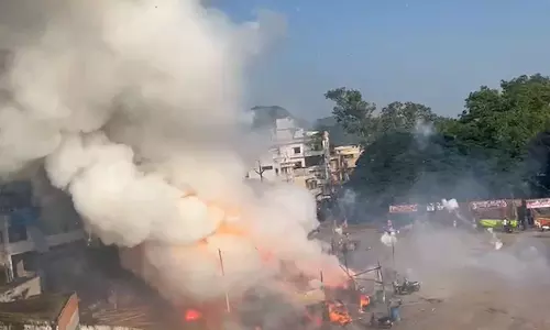 ആന്ധ്രയിൽ പടക്കക്കടയ്ക്ക് തീപ്പിടിച്ച് സ്ഫോടനം; രണ്ട് മരണം