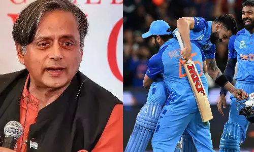 വിമാന ടിക്കറ്റ് കാന്‍സല്‍ ചെയ്ത് കളി കാണാന്‍ ഇരുന്നു; ഇന്ത്യ പാക് ആവേശപ്പോരിനെ കുറിച്ച് ശശി തരൂര്‍