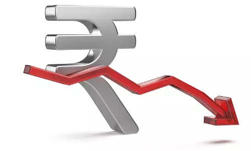 രൂപയുടെ ഇടിവ്​ തുടരുന്നു; നാട്ടിലേക്ക്​ പണം അയക്കുന്നതിൽ വർധന