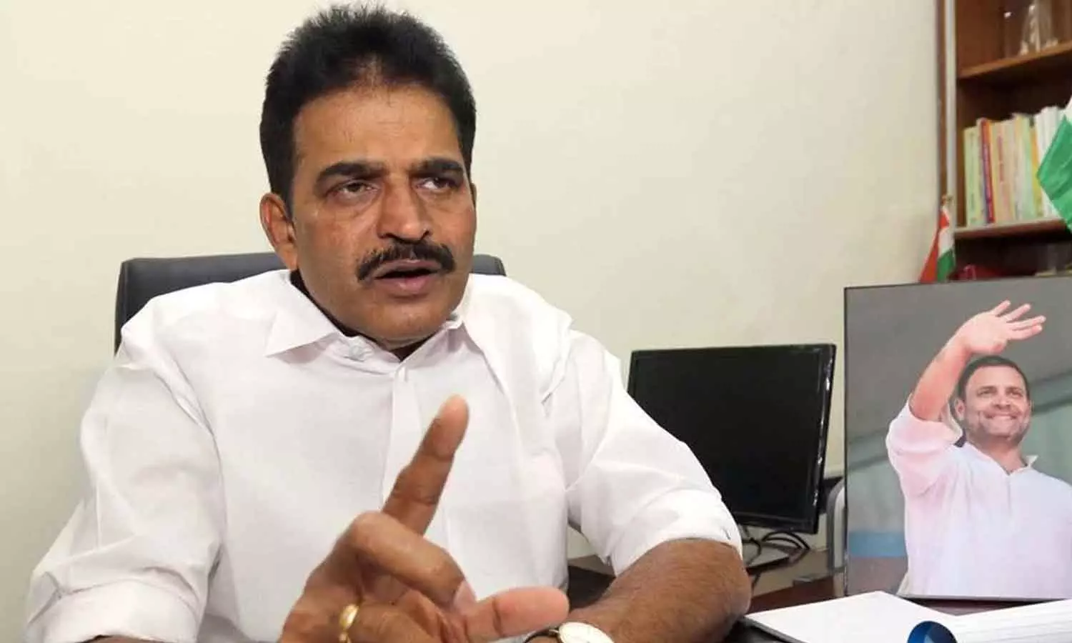 ഭാരത് ജോഡോ യാത്രക്കിടെ തിക്കും തിരക്കും; കെ.സി വേണുഗോപാലിന് വീണ് പരിക്ക്