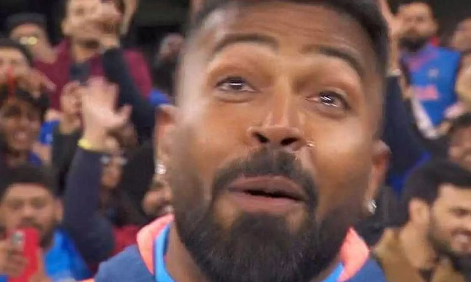 അച്ഛന്റെ മോഹവും ത്യാഗവുമാണ് എന്റെ ക്രിക്കറ്റ്; പൊട്ടിക്കരഞ്ഞ് ഹർദിക്