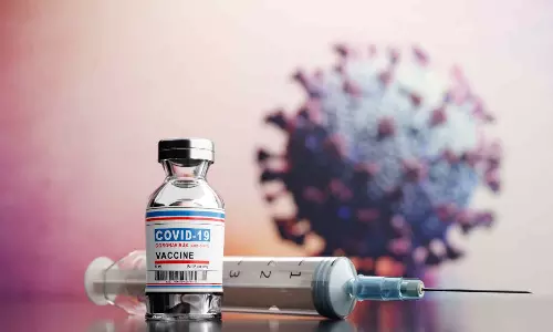 തൊണ്ടവേദനയും ചുമയും മാത്രമോ! വാക്‌സിൻ എടുത്തവരിലെ അഞ്ച് കോവിഡ് ലക്ഷണങ്ങൾ ഇതാ...