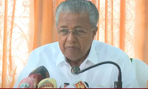 മന്ത്രിസഭയെ നോക്കുകുത്തിയാക്കി പിൻവാതിൽ ഭരണം നടത്താമെന്ന് ആരും കരുതേണ്ടതില്ല, മോഹിക്കേണ്ടതില്ല: മുഖ്യമന്ത്രി മന്ത്രിസഭയെ നോക്കുകുത്തിയാക്കി പിൻവാതിൽ ഭരണം നടത്താമെന്ന് ആരും കരുതേണ്ടതില്ല, മോഹിക്കേണ്ടതില്ല: മുഖ്യമന്ത്രി