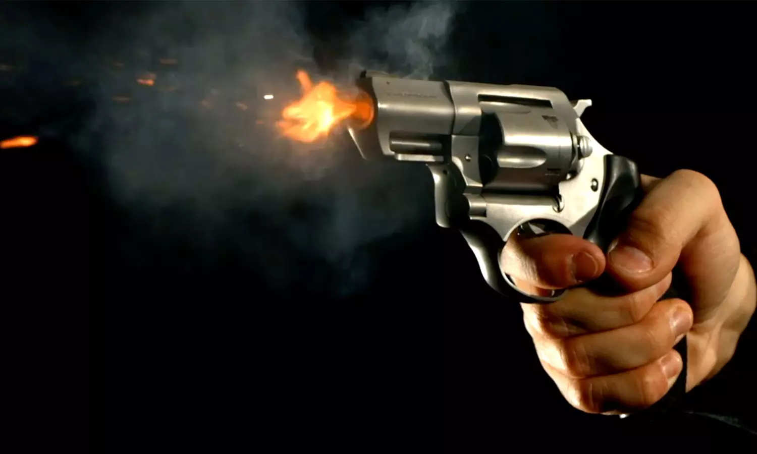 വീട്ടിൽ കയറി ദലിത് കുടുംബത്തിലെ മൂന്ന് പേരെ വെടിവച്ച് കൊന്ന് മേൽജാതിക്കാർ‍