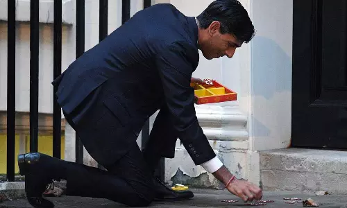 ഭഗവത് ഗീതയിൽ തൊട്ട് സത്യപ്രതിജ്ഞ; 11 ഡൗണിങ് സ്ട്രീറ്റിൽ ദീപാവലി ആഘോഷം