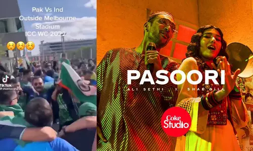 ക്രിക്കറ്റ് വൈരം മറന്നു; പസൂരിയില്‍ വീണ് ആടിത്തിമിർത്ത് ഇന്ത്യ-പാക് ആരാധകർ: വൈറൽ വിഡിയോ