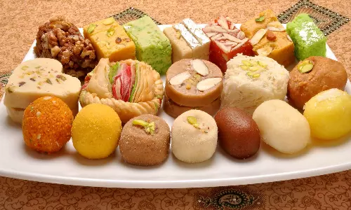 മുഖക്കുരു വരുമോ.. തടി കൂടുമോ! മധുരം കഴിക്കുമ്പോൾ ഇനിയീ ചിന്തകൾ വേണ്ട; നിയന്ത്രിക്കാൻ വഴിയുണ്ട്