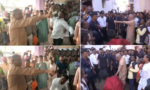 ഛത്തീസ്​ഗഢ് മുഖ്യമന്ത്രിക്ക് യുവാക്കളുടെ ചാട്ടവാറടി