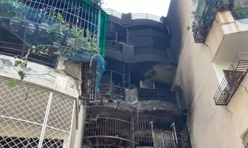 ഡൽഹിയിൽ മലയാളിയുടെ വീട് കത്തിനശിച്ചു