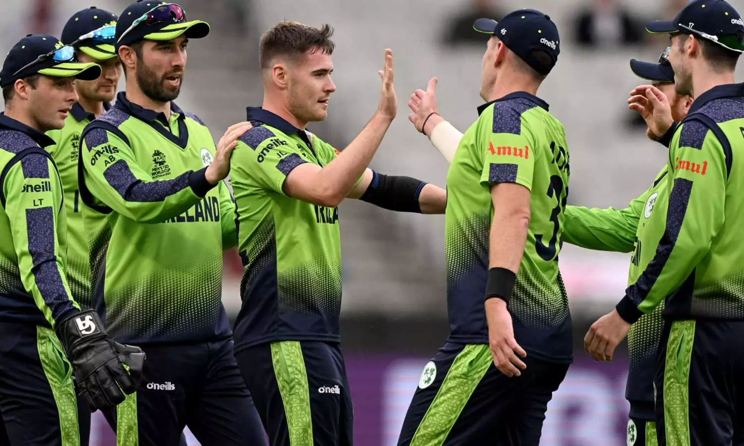 മഴ കളിച്ചു: ഇംഗ്ലണ്ടിനെ തോൽപിച്ച് അയർലാൻഡ് മഴ കളിച്ചു: ഇംഗ്ലണ്ടിനെ തോൽപിച്ച് അയർലാൻഡ്