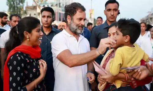 വെള്ളിനാണയം, മധുരപലഹാരങ്ങൾ...ഭാരത് ജോഡോ സഹയാത്രികർക്ക് രാഹുലിന്റെ ദീപാവലി സമ്മാനം