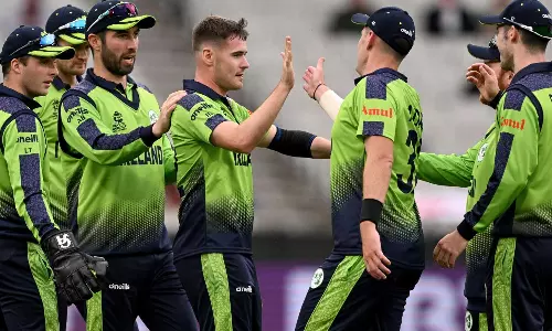 മഴ കളിച്ചു: ഇംഗ്ലണ്ടിനെ തോൽപിച്ച് അയർലാൻഡ് മഴ കളിച്ചു: ഇംഗ്ലണ്ടിനെ തോൽപിച്ച് അയർലാൻഡ്