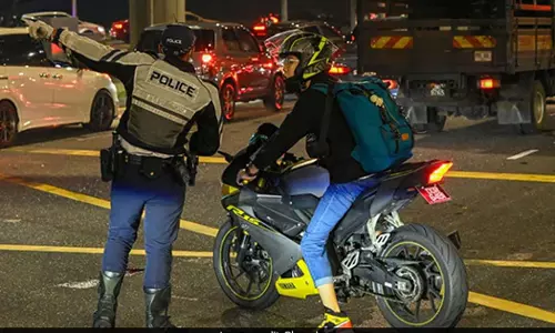 5000 ഡോളർ വിലയുള്ള ബൈക്ക് വാങ്ങി ഓടിക്കാൻ 20000; ഈ രാജ്യത്ത് വാഹന പെർമിറ്റിന് മോട്ടോർസൈക്കിളിനേക്കാൾ വില!