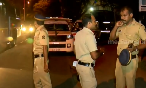 ക്രമസമാധാന പ്രശ്നങ്ങളുണ്ടാകുമെന്ന സൂചനകളെ തുടർന്ന് രാജ്ഭവന്‍റെ സുരക്ഷ വർധിപ്പിച്ചു