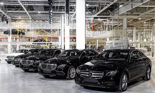 റഷ്യയിൽ നിന്ന് പ്രമുഖ കാർ നിർമാതാക്കളായ മെഴ്‌സിഡസ് പിൻവാങ്ങി
