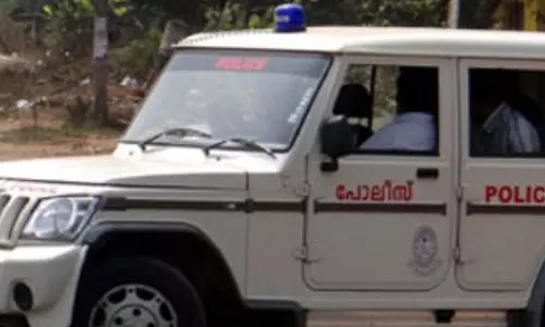 ഫ്ലാറ്റിൽ നിന്ന് ചാടി സ്ത്രീ മരിച്ചു