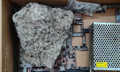 ഫ്ലിപ്കാര്‍ട്ടില്‍ ലാപ്ടോപ് ഓര്‍ഡര്‍ ചെയ്തു; കിട്ടിയത് കോണ്‍ക്രീറ്റ് കഷ്ണം