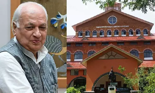 ഗവർണർക്കെതിരെ പ്രമേയം പാസാക്കി കണ്ണൂർ സർവകലാശാലാ സിൻഡിക്കേറ്റ് ഗവർണർക്കെതിരെ പ്രമേയം പാസാക്കി കണ്ണൂർ സർവകലാശാലാ സിൻഡിക്കേറ്റ്