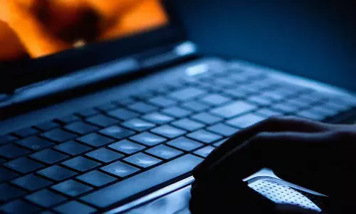 അശ്ലീല വെബ്‌സീരീസിൽ നിർബന്ധിച്ച് അഭിനയിപ്പിച്ചു: ഒടിടി പ്ലാറ്റ്‌ഫോമിനെതിരെ പരാതിയുമായി യുവാവ്