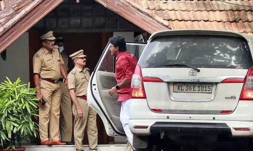 എൽദോസ് യുവതിയെ കോവളത്തെത്തിച്ച കാർ കസ്റ്റഡിയിലെടുത്തു; കോടതി ബഹിഷ്‌ക്കരിച്ച് അഭിഭാഷകർ