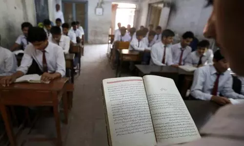 മറ്റ് ഭാഷകൾ പഠിപ്പിക്കുന്നില്ലെന്ന്; അറബിക് മീഡിയം സ്കൂളുകളെ കുറിച്ച് റിപ്പോർട്ട് തേടി കർണാടക സർക്കാർ