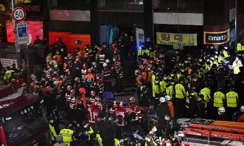 ദക്ഷിണ കൊറിയയിൽ ദുഃഖാചരണം; ഹാലോവിൻ ദുരന്തത്തിൽ മരിച്ചവരുടെ കുടുംബത്തിന് ധനസഹായം