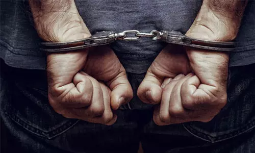 മകളെയും ബന്ധുവായ കുട്ടിയേയും പീഡിപ്പിച്ച സർക്കാർ ജീവനക്കാരൻ അറസ്റ്റിൽ