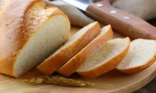 ബ്രേക്ക്ഫാസ്റ്റ് ആയി ബ്രെഡ് കഴിക്കാറുണ്ടോ? അറിഞ്ഞോളൂ വെറും വയറ്റിൽ ബ്രെഡ് കഴിച്ചാലുള്ള പ്രശ്‌നങ്ങൾ...