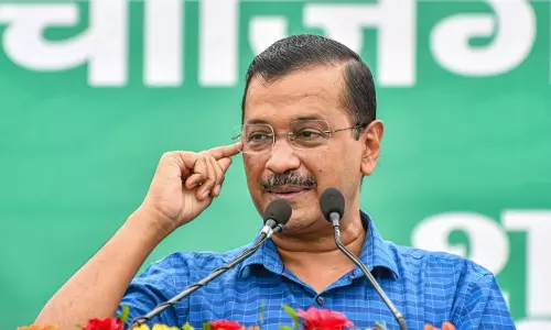 ആം ആദ്മി പാർട്ടിയും അസംബന്ധത്തിന്റെ രാഷ്ട്രീയവും