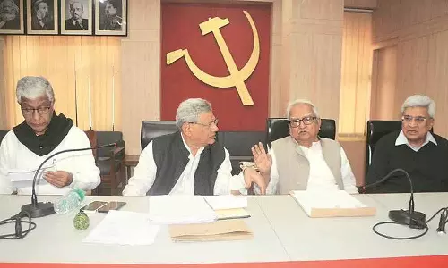 ഗവർണർ-സർക്കാർ തർക്കം ദേശീയതലത്തിൽ നേരിടാൻ നീക്കം; യെച്ചൂരി പ്രതിപക്ഷ നേതാക്കളെ കാണും