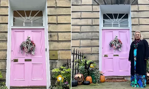 വീടിന്റെ കതകിന് പിങ്ക് പെയിന്റടിച്ചു: 48കാരിക്ക് 19 ലക്ഷം രൂപ പിഴയിട്ട് നഗരസഭ