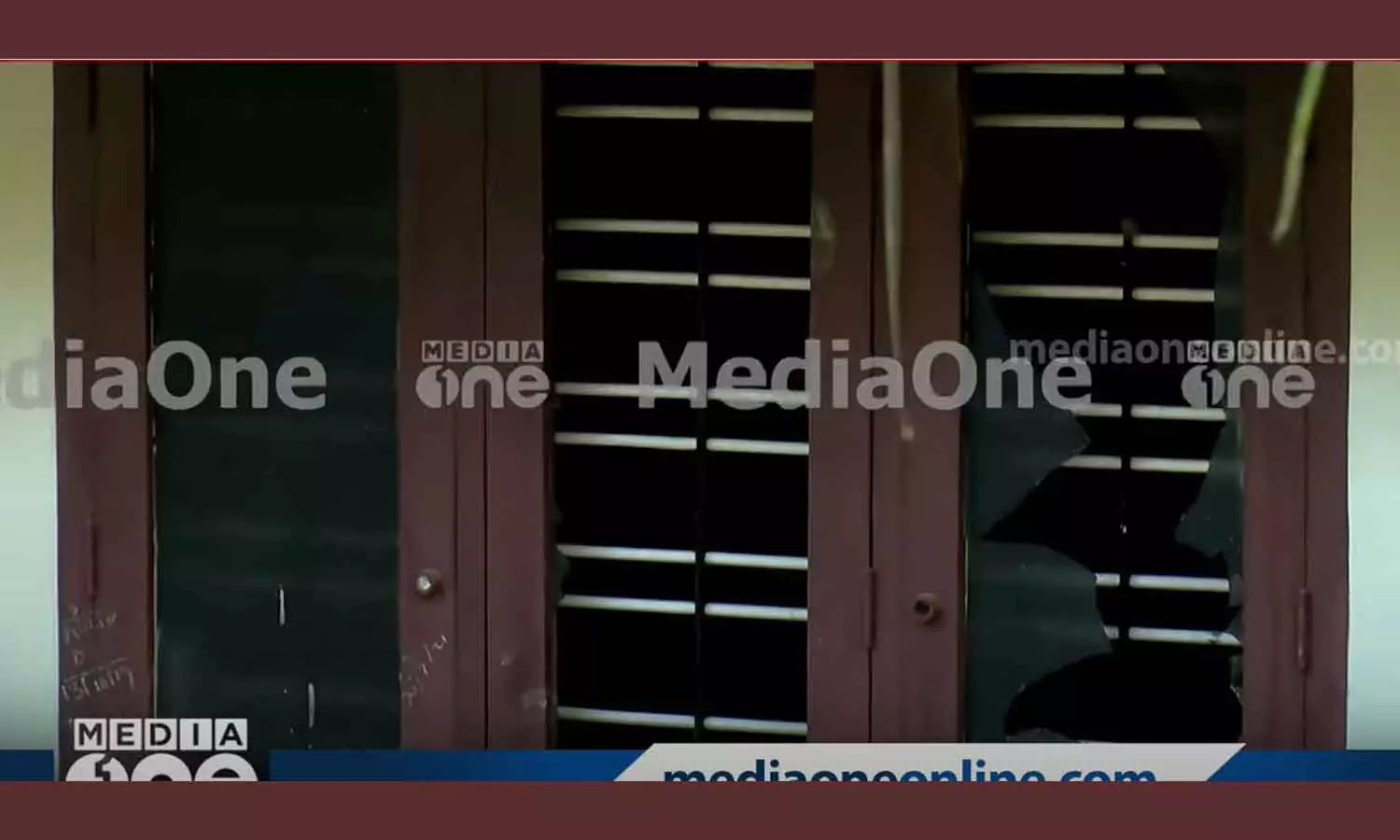 ഗ്രീഷ്മയുടെ വീടിന് നേരെ കല്ലേറ്; ജനൽ ചില്ലുകൾ തകർന്നു