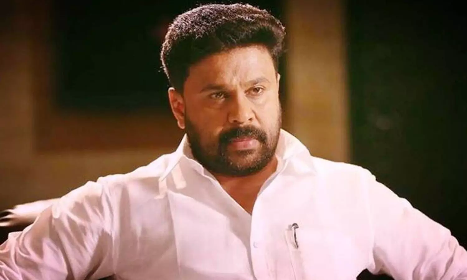 നടിയെ ആക്രമിച്ച കേസ്: ദിലീപും ശരത്തും കോടതിയിൽ ഹാജരായി; കുറ്റം നിഷേധിച്ച് പ്രതികൾ