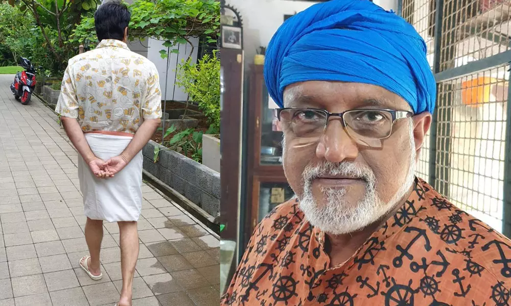 ഇതങ്ങേരല്ലെ ഇങ്ങേരല്ലെ എന്നൊന്നും ചോദിക്കരുത്; മമ്മൂട്ടിയുമൊന്നിച്ചൊരു രസകരമായ അനുഭവം, വി.കെ ശ്രീരാമന്റെ കുറിപ്പ് ഇതങ്ങേരല്ലെ ഇങ്ങേരല്ലെ എന്നൊന്നും ചോദിക്കരുത്; മമ്മൂട്ടിയുമൊന്നിച്ചൊരു രസകരമായ അനുഭവം, വി.കെ ശ്രീരാമന്റെ കുറിപ്പ്