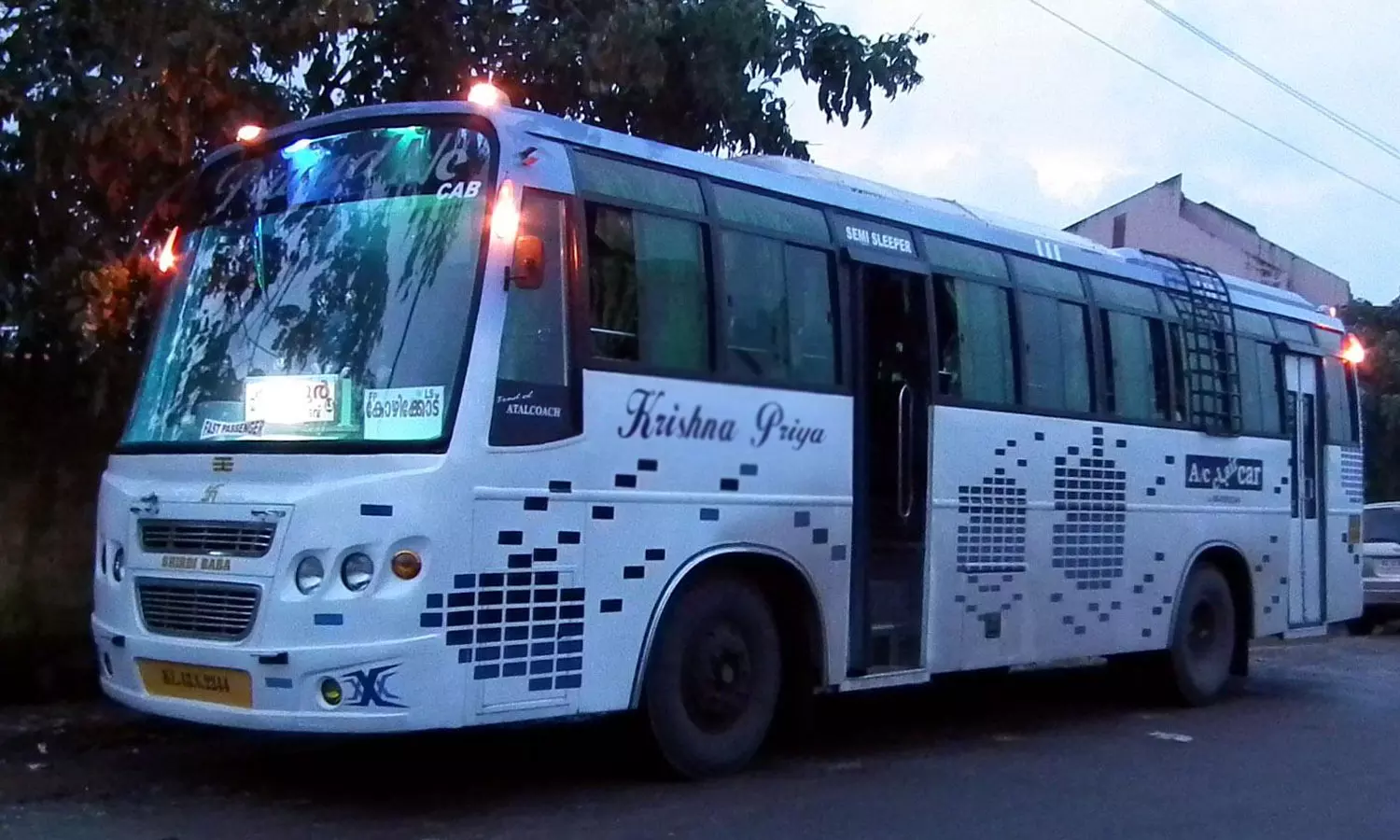 140 കിലോമീറ്ററിലേറെ ഓടുന്ന സ്വകാര്യ ബസുകള്‍ക്ക് താത്കാലിക പെര്‍മിറ്റ്