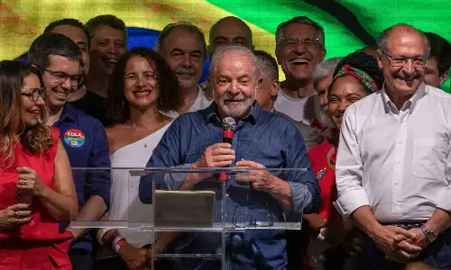ബ്രസീൽ പ്രസിഡന്റ് തെരഞ്ഞെടുപ്പിൽ ഇടത് നേതാവ് ലുല ഡാ സിൽവക്ക് ജയം ബ്രസീൽ പ്രസിഡന്റ് തെരഞ്ഞെടുപ്പിൽ ഇടത് നേതാവ് ലുല ഡാ സിൽവക്ക് ജയം
