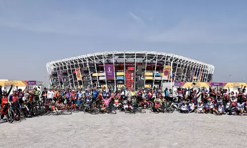 ലോകകപ്പ് വേദികളിലൂടെ സൈക്കിൾ ടൂർ സംഘടിപ്പിച്ചു ലോകകപ്പ് വേദികളിലൂടെ സൈക്കിൾ ടൂർ സംഘടിപ്പിച്ചു