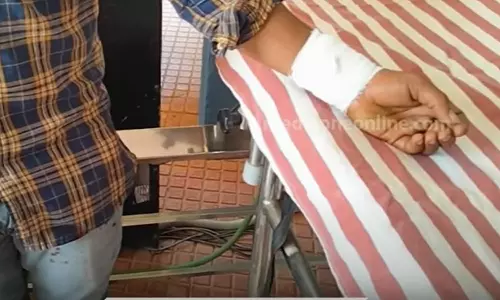 യുവാവിന്റെ കൈ‌ഞരമ്പ് മുറിക്കാൻ വിദ്യാർഥിനിയുടെ ശ്രമം