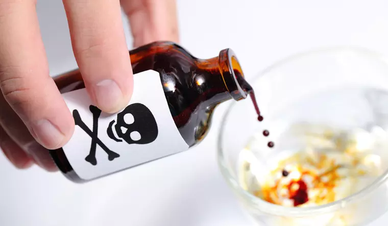 വിവാഹപ്പിറ്റേന്ന് ആദിവാസി യുവതി വിഷം അകത്ത് ചെന്ന് മരിച്ച നിലയിൽ