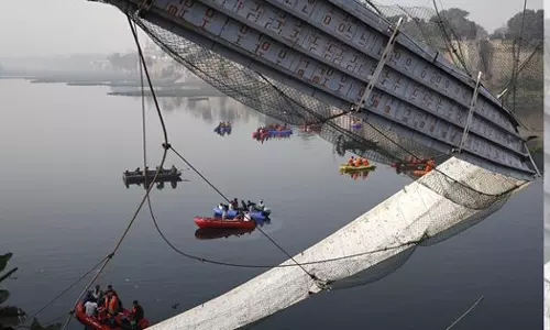 ഗുജറാത്ത് പാലം ദുരന്തം: ഒമ്പതു പേർ അറസ്റ്റിൽ; അപകടത്തെക്കുറിച്ച് കമ്പനിക്ക് അറിയാമായിരുന്നെന്ന് എഫ്.ഐ.ആർ