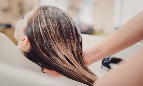 ഹെയർ സ്പാ ചെയ്യുന്നതിനിടെ 50കാരിക്ക് പക്ഷാഘാതം;   ബ്യൂട്ടിപാർലർ സ്‌ട്രോക്ക് സിൻഡ്രോമിനെ കുറിച്ച് അറിഞ്ഞിരിക്കണം