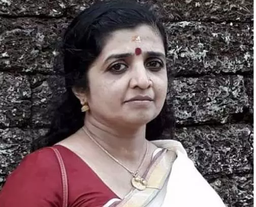 ഞാറക്കല് പൊലീസ് വീട് കുത്തിത്തുറന്നു, 10 പവന് കാണാനില്ല; പരാതിയുമായി സൈമണ് ബ്രിട്ടോയുടെ ഭാര്യ സീന ഭാസ്കര് ഞാറക്കല് പൊലീസ് വീട് കുത്തിത്തുറന്നു, 10 പവന് കാണാനില്ല; പരാതിയുമായി സൈമണ് ബ്രിട്ടോയുടെ ഭാര്യ സീന ഭാസ്കര്