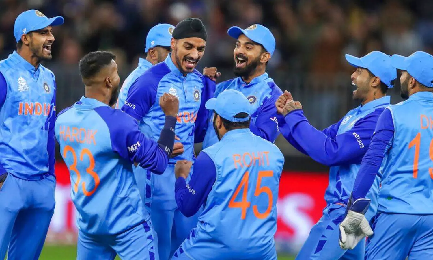 ബംഗ്ലാദേശിനെ തോൽപ്പിച്ച് സെമി ഉറപ്പിക്കാൻ ഇന്ത്യ; വെല്ലുവിളിയായി മഴ